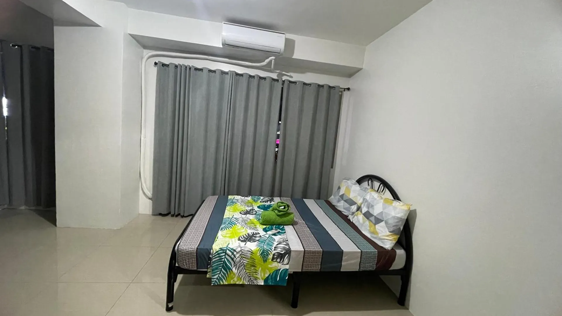 Moa View With Big Balcony 1058 Apartment Manila Philippines