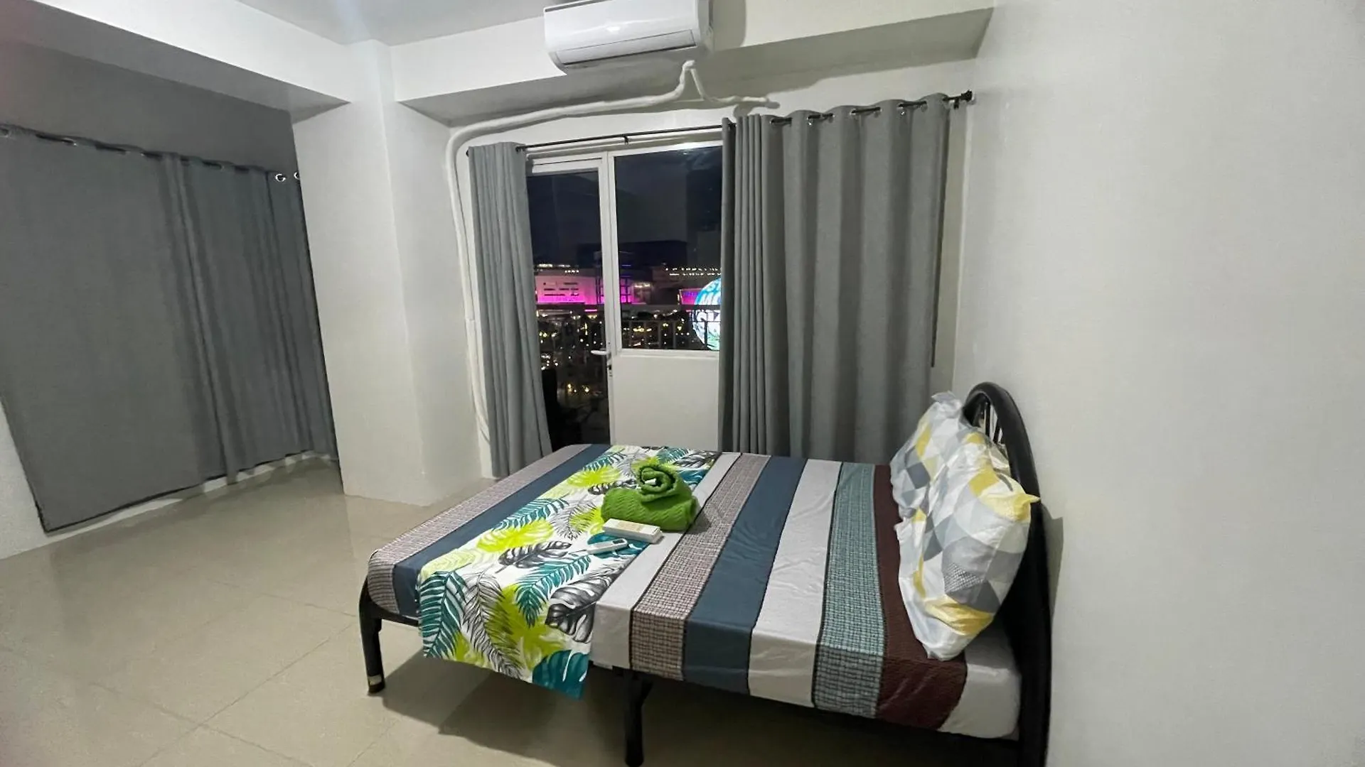 Moa View With Big Balcony 1058 Apartment Manila Philippines